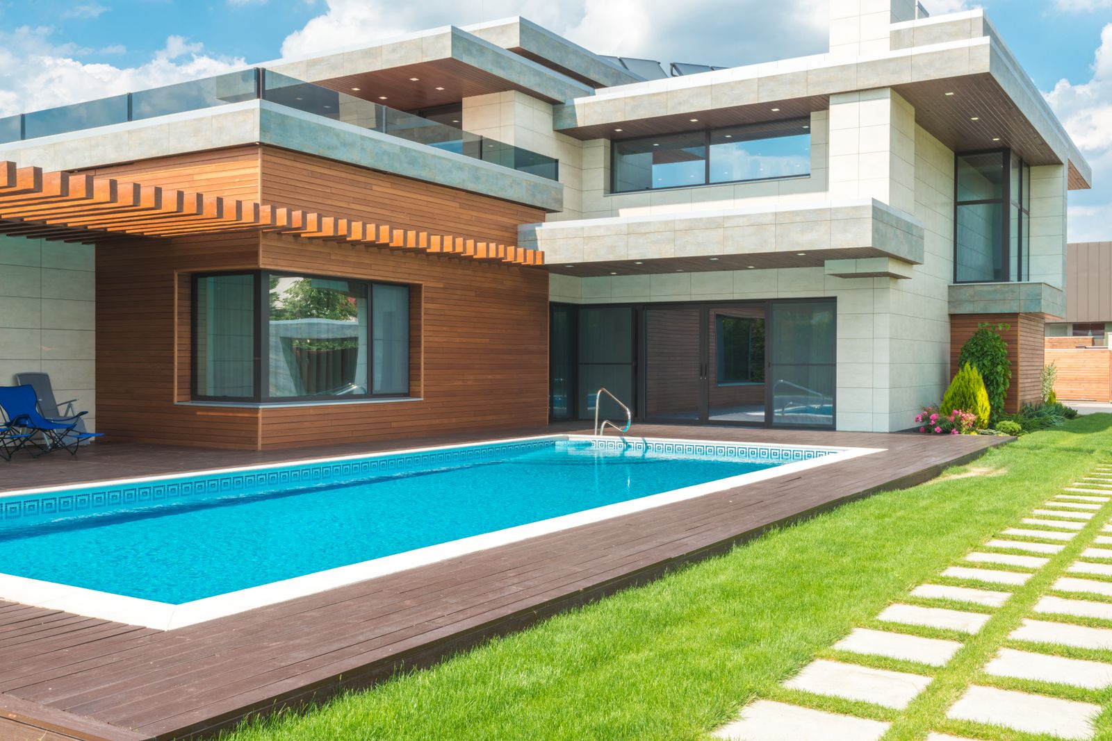 Family Resort-Style Pool – [City]